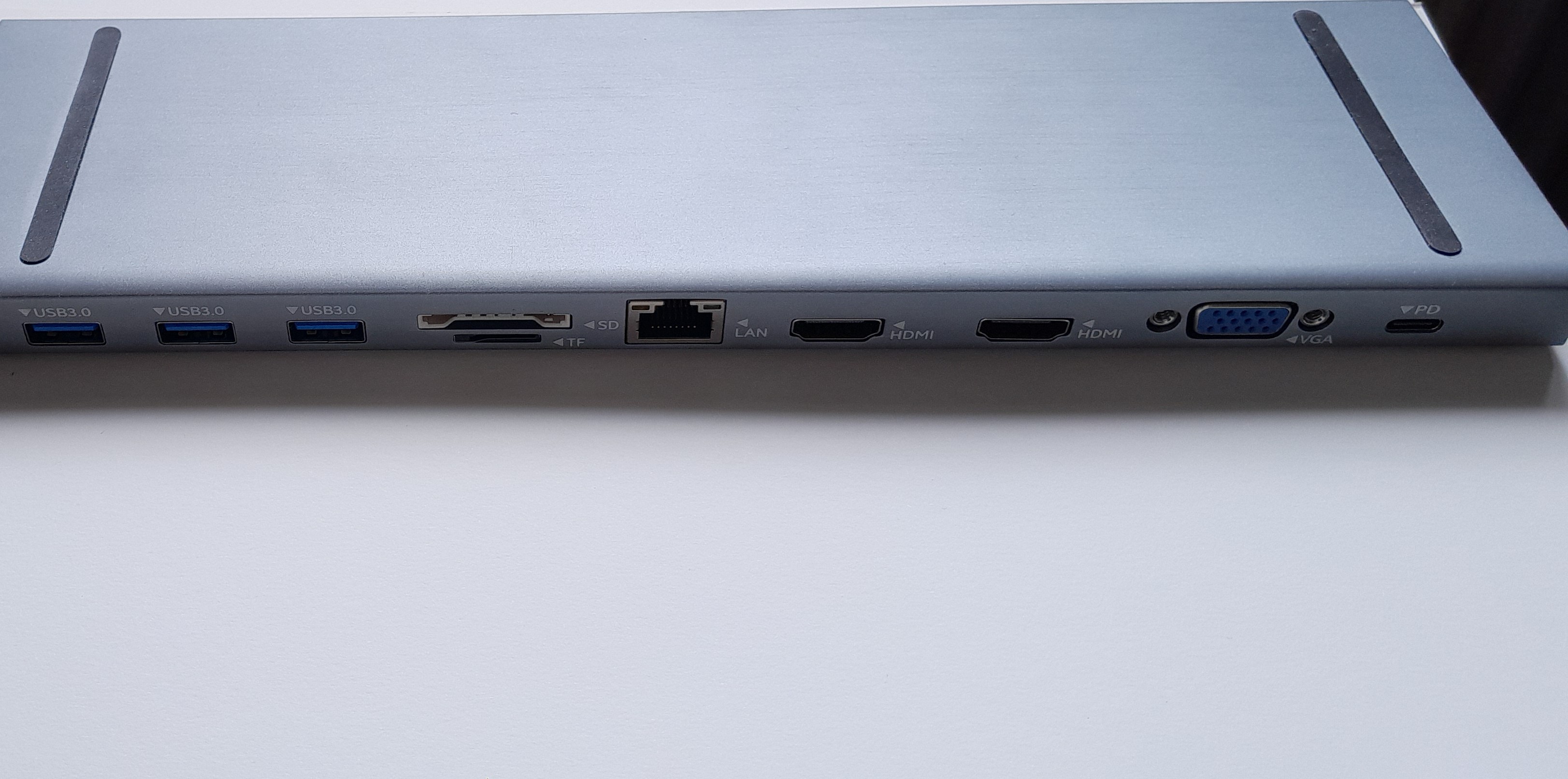Blueendless 11-in-1 USB3.1C fartölvutengidokka ÓNOTUÐ.jpg